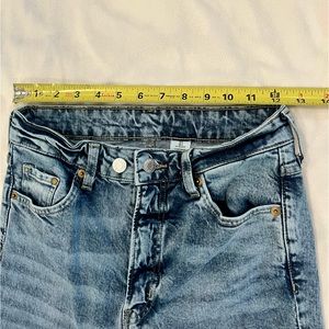 H & M High Waisted vintage Slim light wash jeans